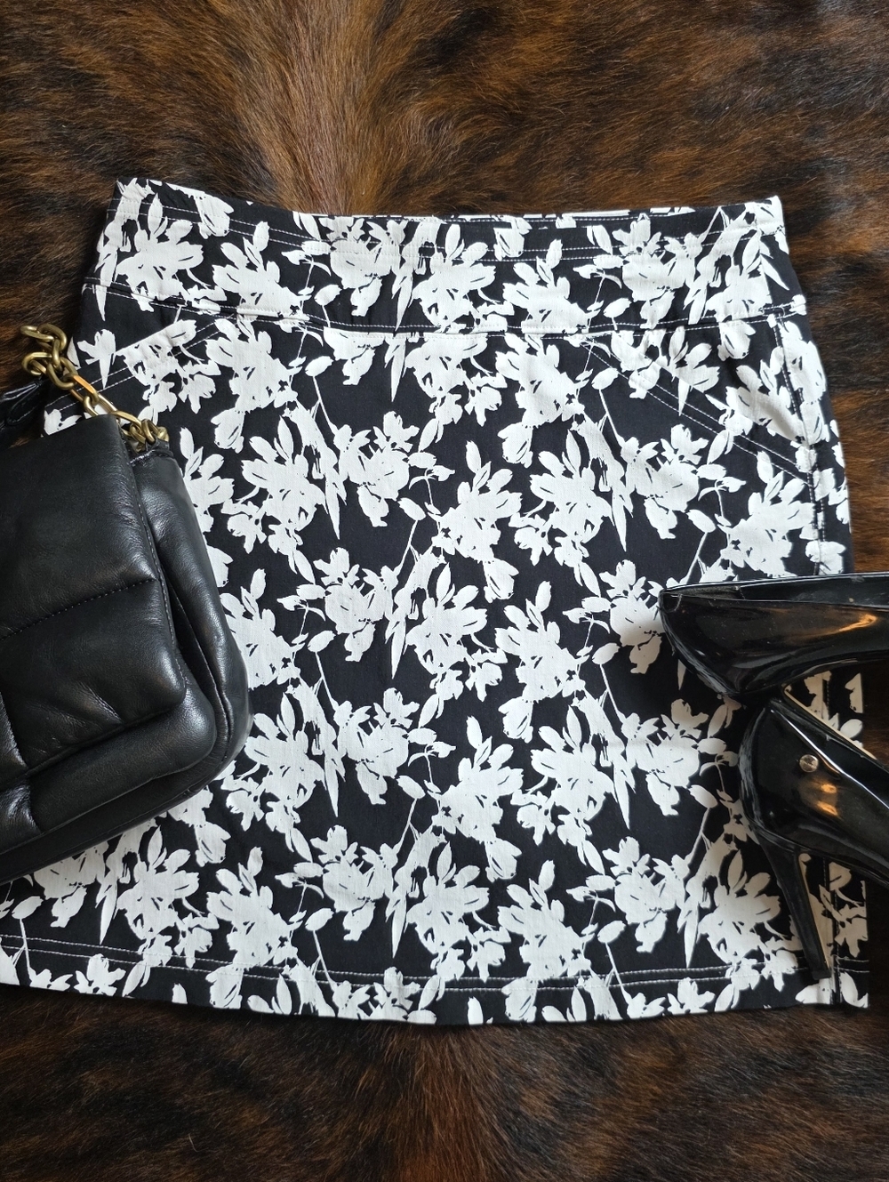 NWOT Mario Serrani Italy Floral Summer SKORT Size Small